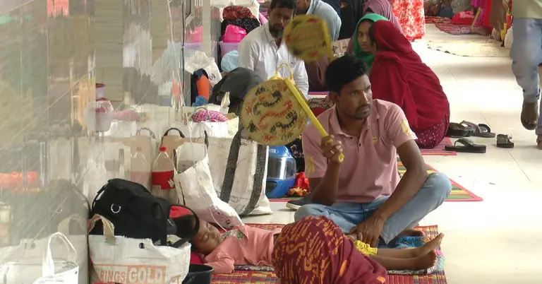 হাসপাতালে ভর্তি শিশু পাশে স্বজনেরা